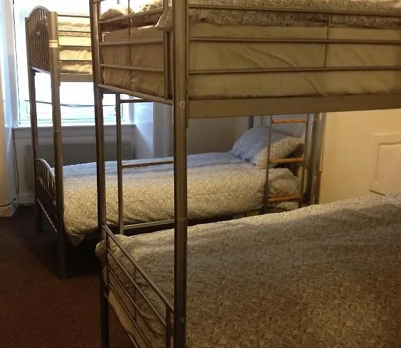 Quintuple Room